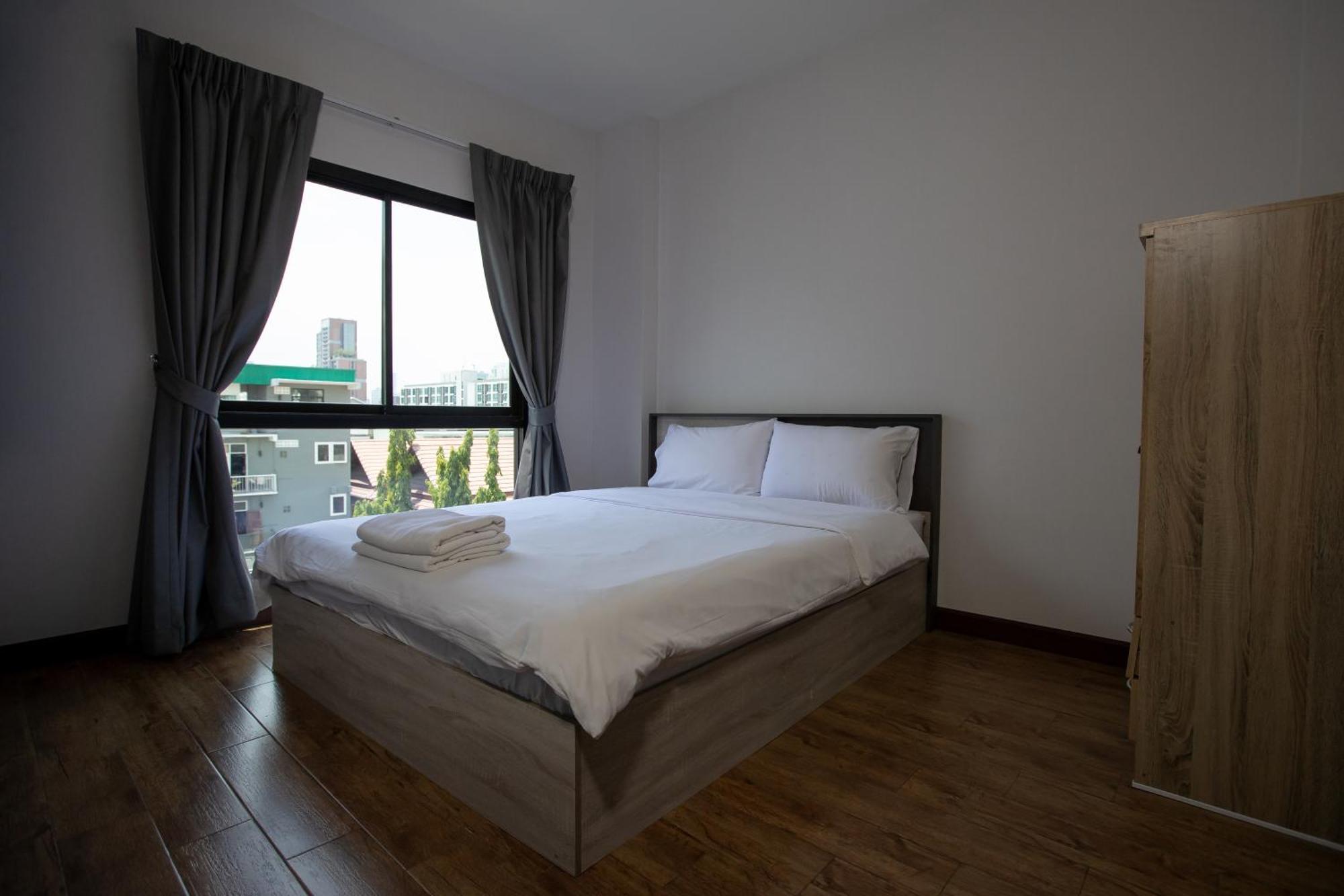 Room 36 Service Apartment Bangkok Exterior photo