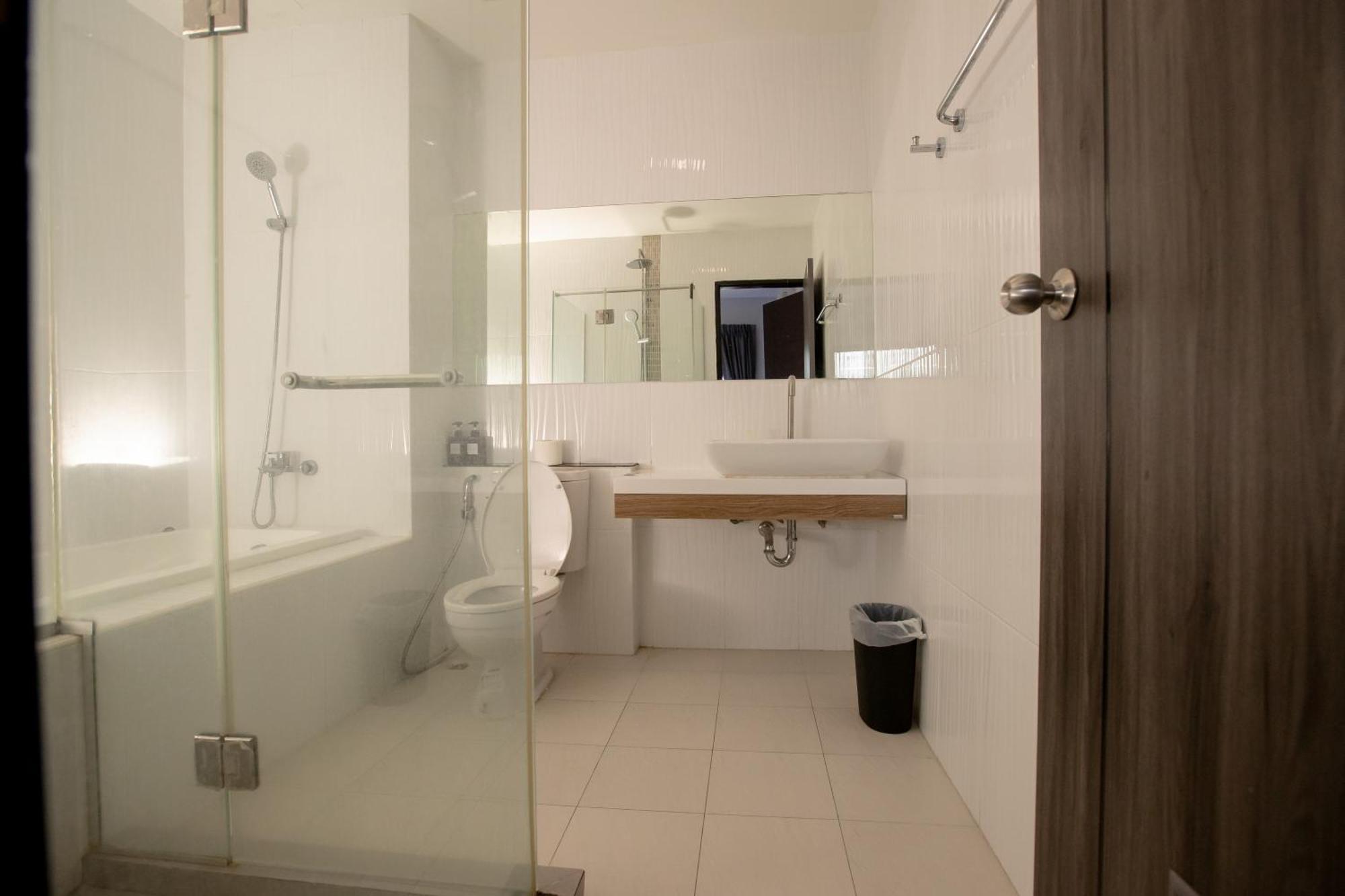 Room 36 Service Apartment Bangkok Exterior photo