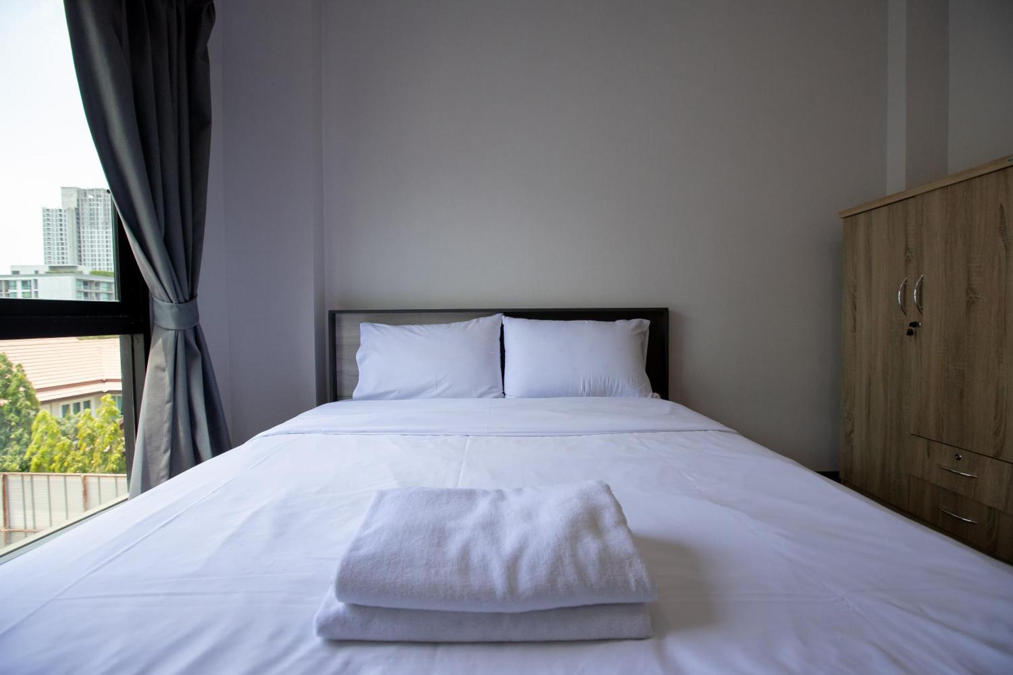 Room 36 Service Apartment Bangkok Exterior photo
