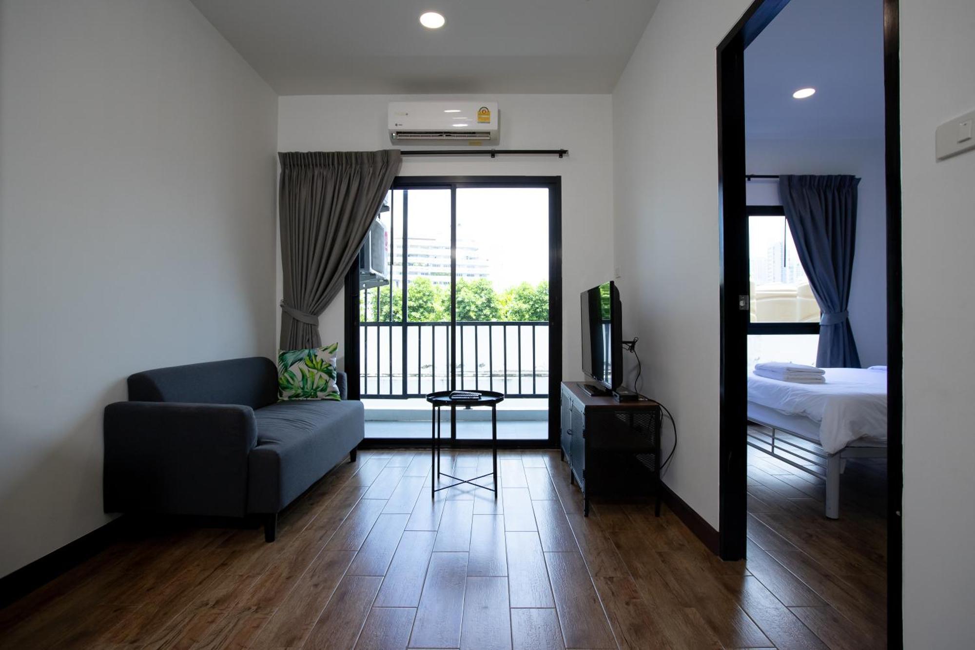 Room 36 Service Apartment Bangkok Exterior photo