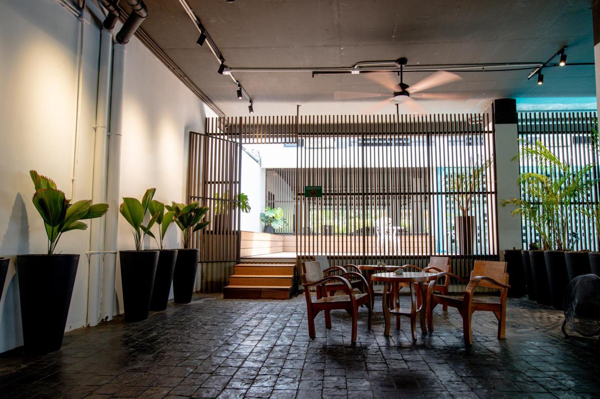 Room 36 Service Apartment Bangkok Exterior photo